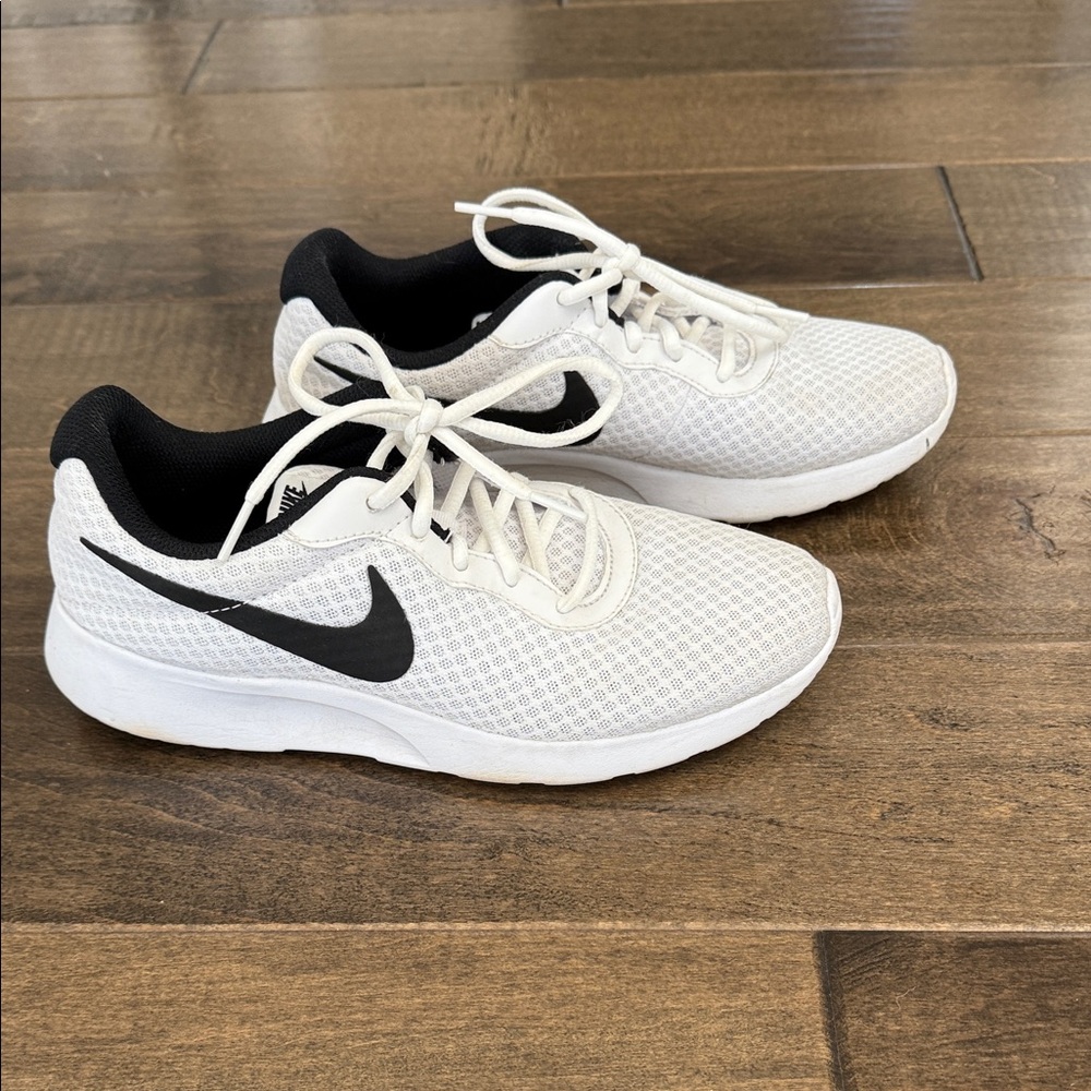 Nike White Mesh Sneakers with Black Swoosh
